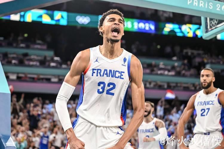 高效奇兵!卡姆-斯潘塞半场6投4中,得到12分1篮板3助攻 高效奇兵!卡姆-斯潘塞半场6投4中,得到12分1篮板3助攻